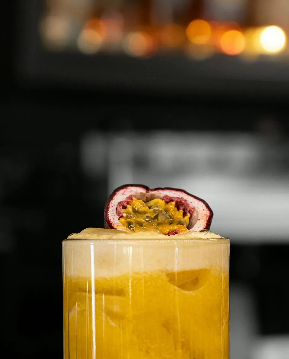 Cocktail cu fructul pasiunii
