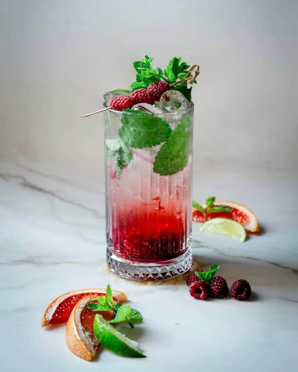 Cocktail cu zmeură și mentă